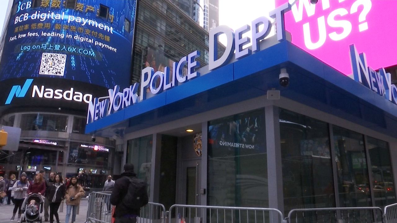 VIOLENT MOB OF UNDERAGE GANG MEMBERS ATTACK NYPD OFFICERS IN TIMES SQUARE